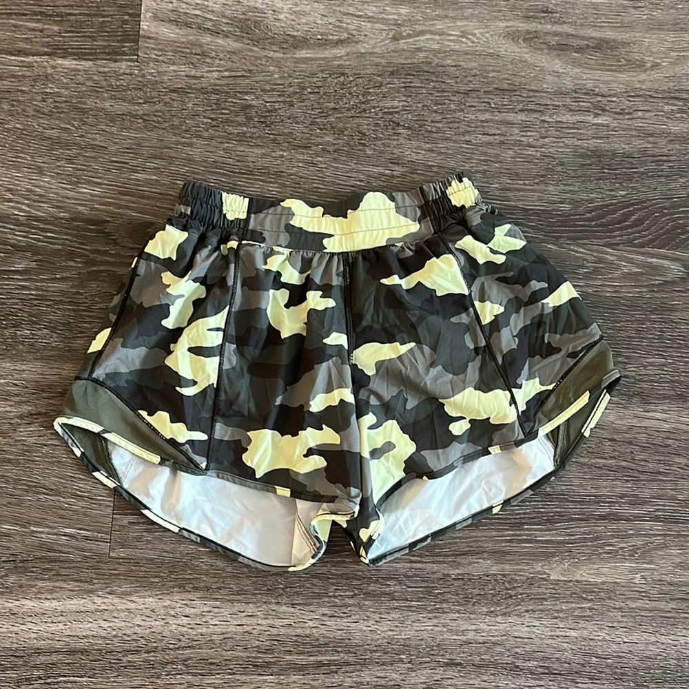 Lululemon Women’s Camo Hotty Hot Shorts
